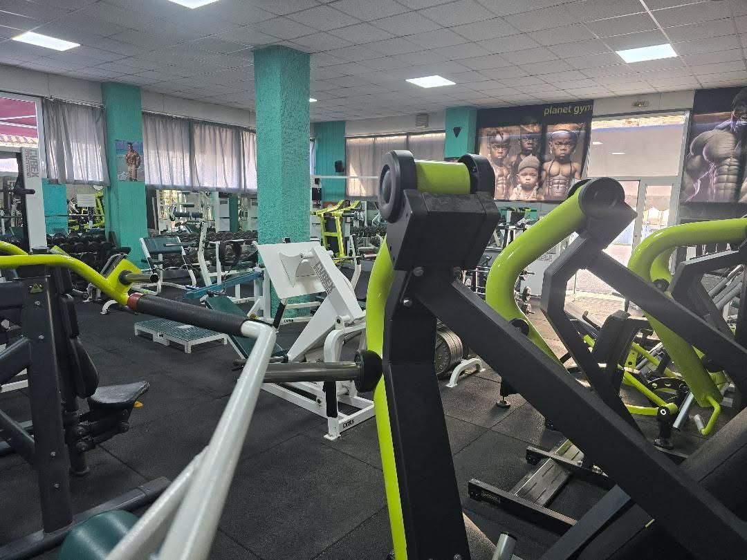 Μηχανήματα ελεύθερων βαρών Planet Gym